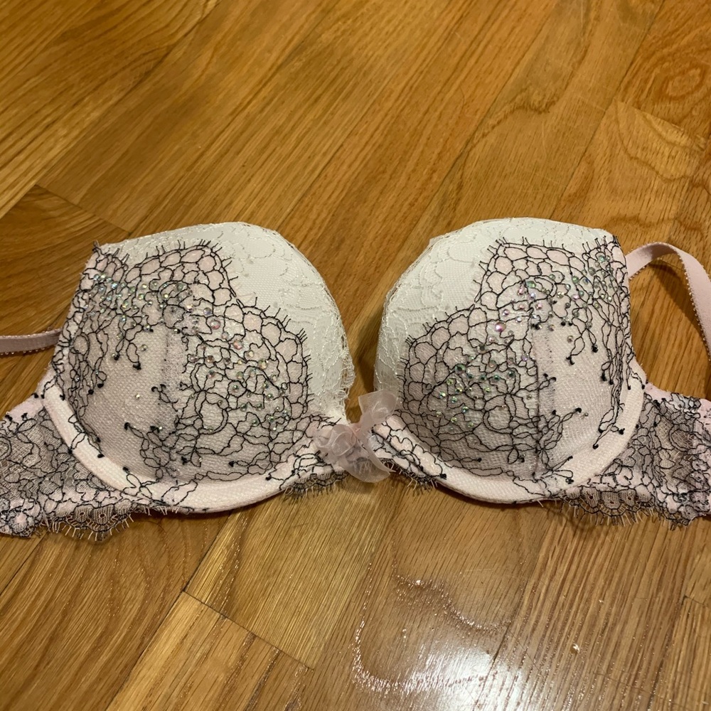 Victoria’s Secret Bra - Picture 6 of 7